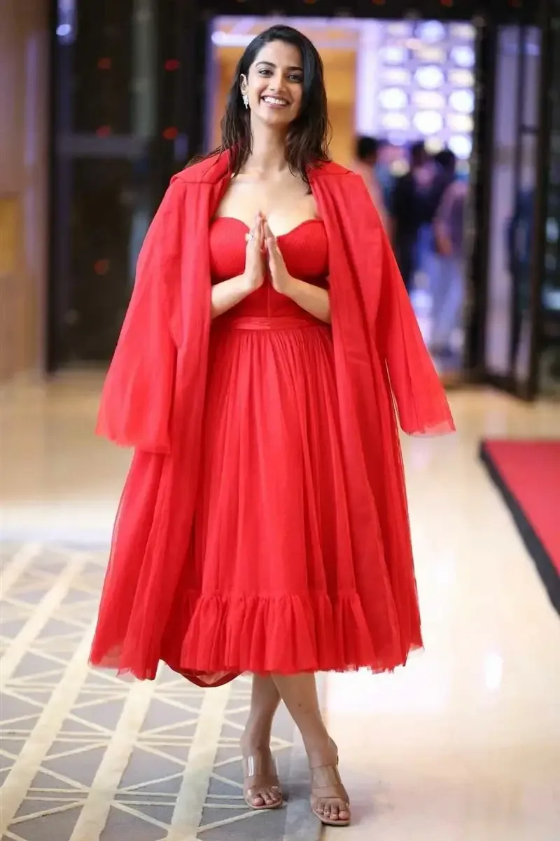 TELUGU ACTRESS MEENAKSHI CHAUDHARY IN RED DRESS AT SIIMA AWARDS 8